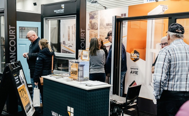 Le kiosque de Vaillancourt Portes et Fenêtres à l'Expo Habitat Estrie